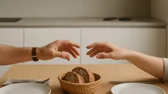 Mehr Nähe beim Abendessen: so werden Gespräche am Tisch wieder echt